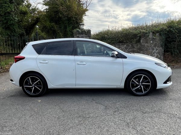 Toyota Auris 1.2 petrol 5Dr Luna Sport 395362740