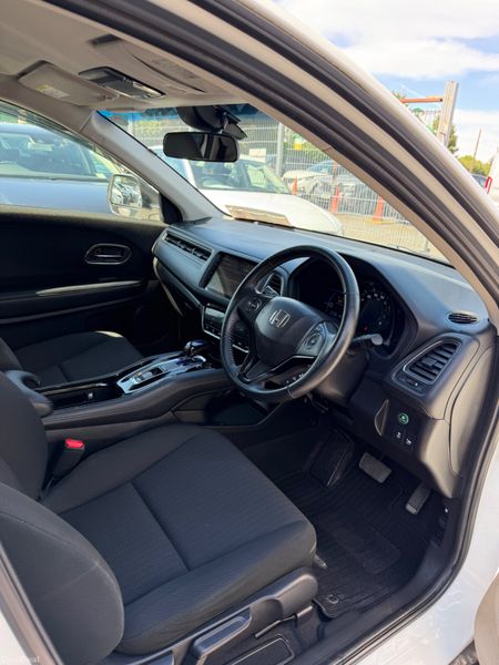 Honda Vezel Hybrid  Automatic 395447354