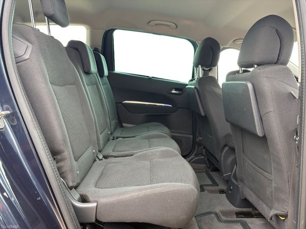 2014 Peugeot 5008 Active Family, 5 of 13