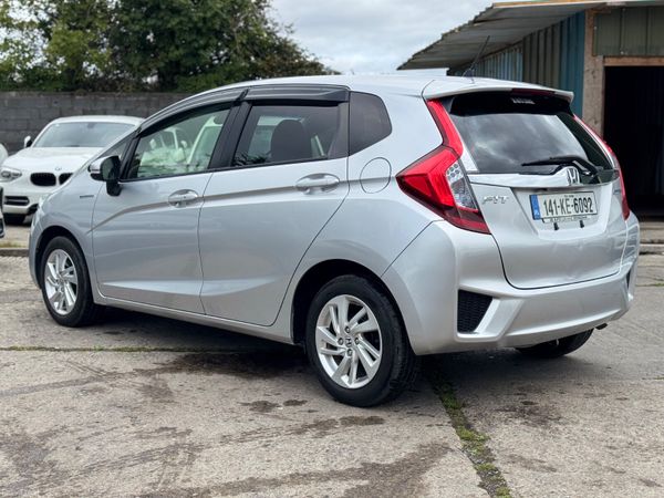 Honda Fit 1.5 hyrbid 63000kms 2014 395664452