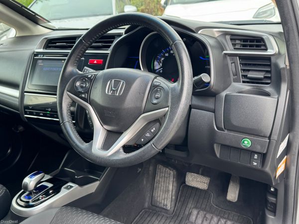 Honda Fit 1.5 hyrbid 63000kms 2014 395664478