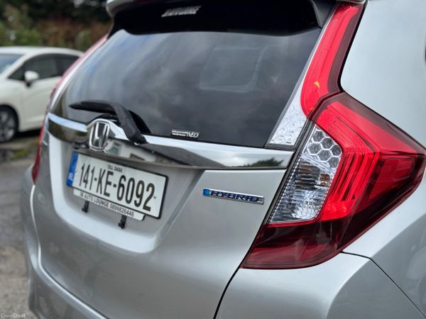 Honda Fit 1.5 hyrbid 63000kms 2014 395664492