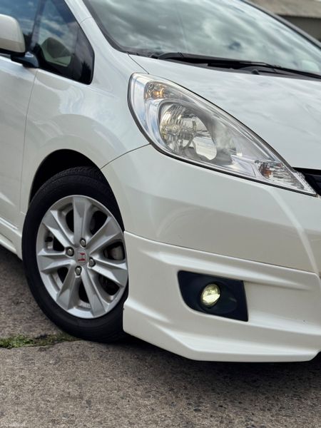 Honda Fit 1.3 Hyrbid 2012 41000KM Heated Seats 395685616