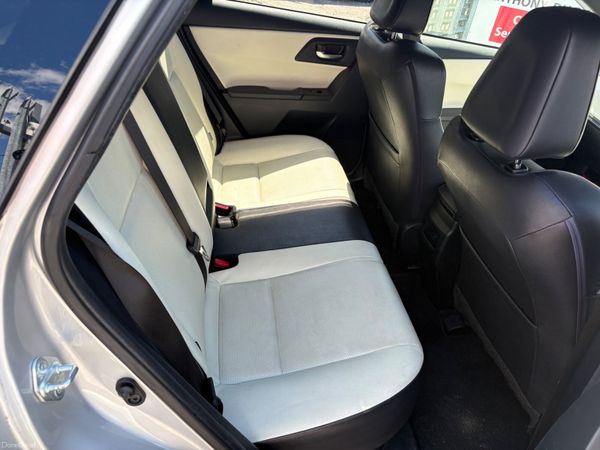 2017 Toyota Auris hybrid 395639152