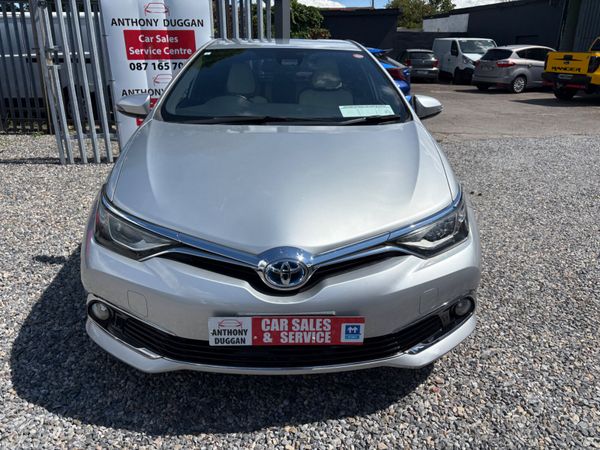 2017 Toyota Auris hybrid 395639154