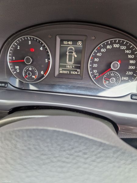 Volkswagen Touran 2015 395798396
