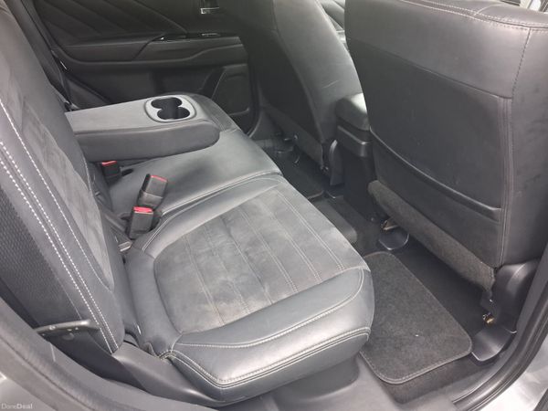 161 Mitsubishi Outlander  2.0 Petrol 4 Wheel Drive 395798926