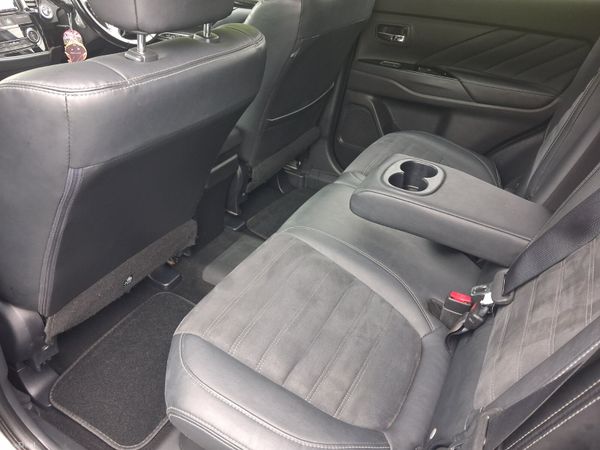 161 Mitsubishi Outlander  2.0 Petrol 4 Wheel Drive 395799058