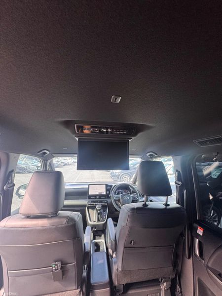 Toyota Voxy 7 Seater hybrid 395805040