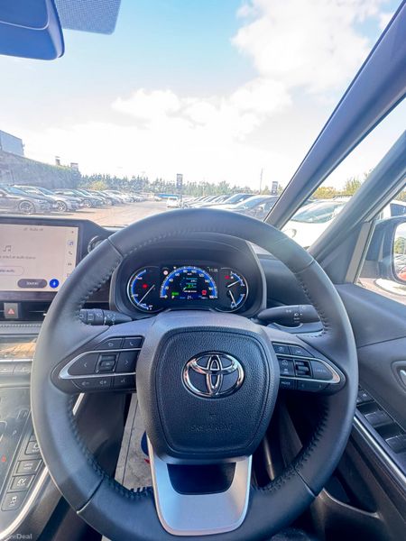 Toyota Voxy 7 Seater hybrid 395805046