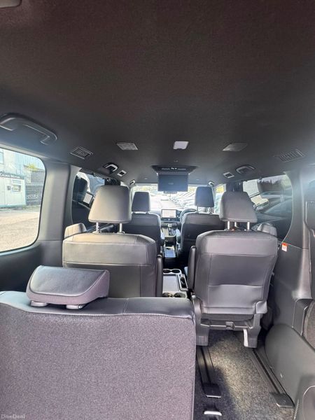 Toyota Voxy 7 Seater hybrid 395805038