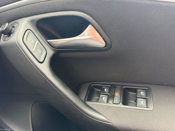 Volkswagen Polo 1.2L 152 Automatic(Apple car play) 395823274