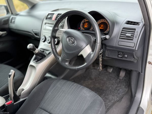 Toyota Auris 2008 395911412