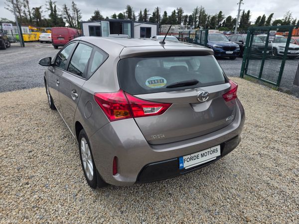 Toyota Auris 2014 396089764