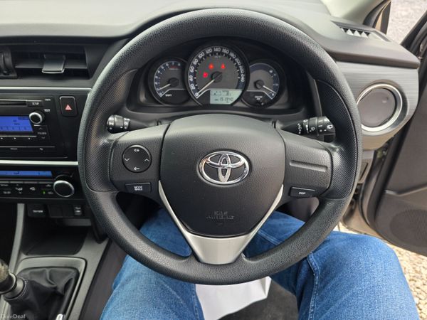 Toyota Auris 2014 396089770