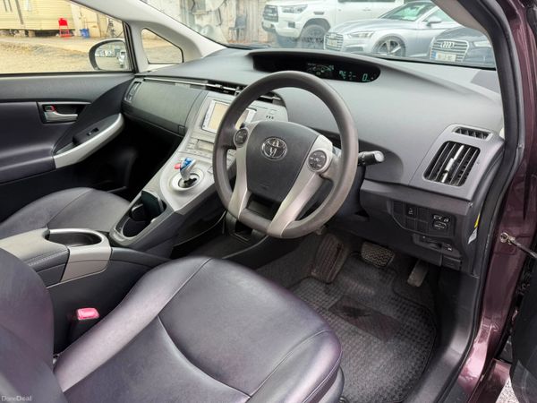 13 TOYOTA PRIUS HALF  LEATHER SEATS 396028008