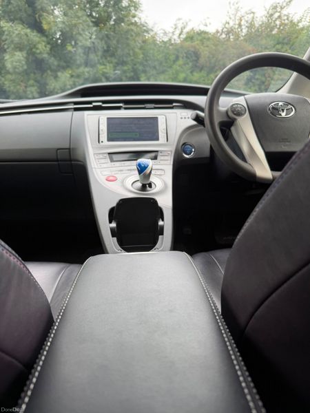 13 TOYOTA PRIUS HALF  LEATHER SEATS 396028014