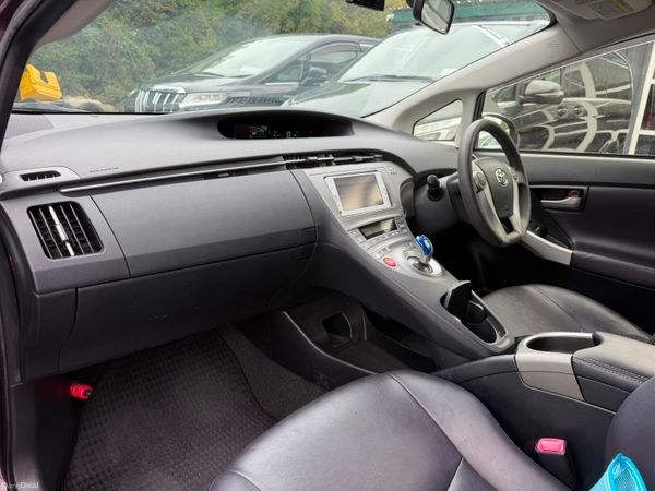 13 TOYOTA PRIUS HALF  LEATHER SEATS 396028016
