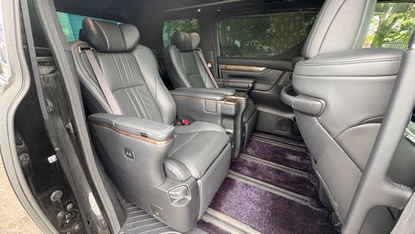 Toyota Alphard 2.5 Hybrid 2023 396550502