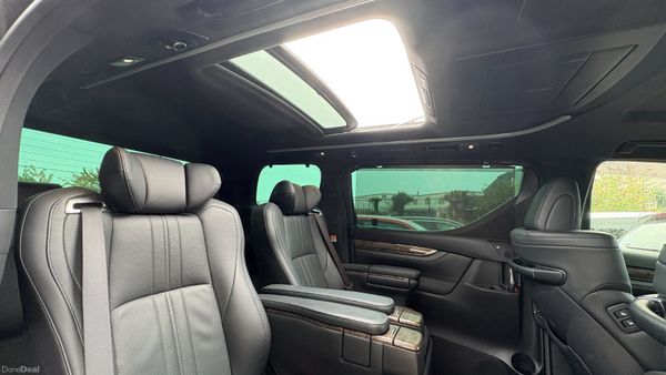 Toyota Alphard 2.5 Hybrid 2023 396550922