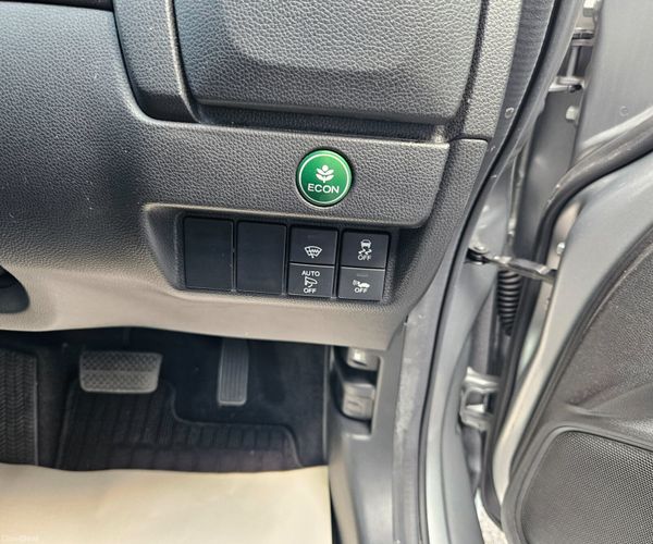 Honda Fit 2016 Petrol Hybrid Automatic 396573750
