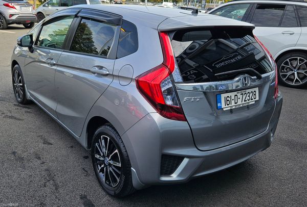 Honda Fit 2016 Petrol Hybrid Automatic 396573764
