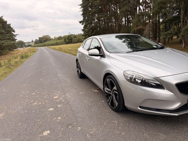 Volvo V40 2017 D2 Diesel Low KM 396610854