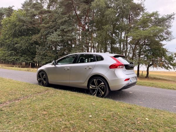 Volvo V40 2017 D2 Diesel Low KM 396610810