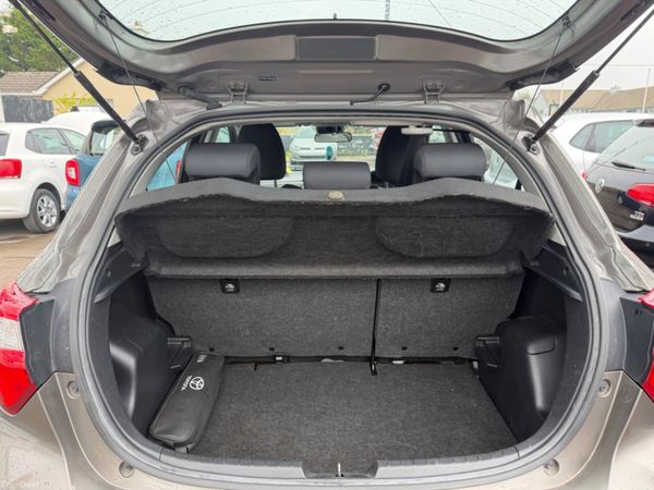 Toyota Yaris LUNA 396763854