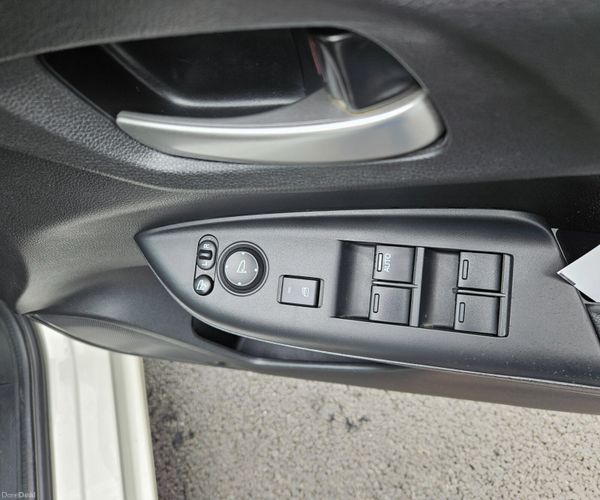 Honda Fit 2016 Petrol Hybrid Automatic 396880884