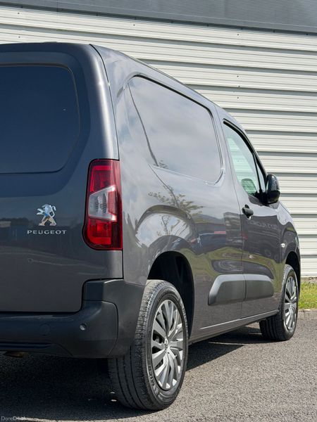 Peugeot Partner 2022 396821172