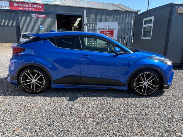 182 Toyota C-HR hybrid 396972670