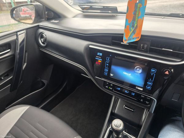 Toyota Auris 2017 396900382