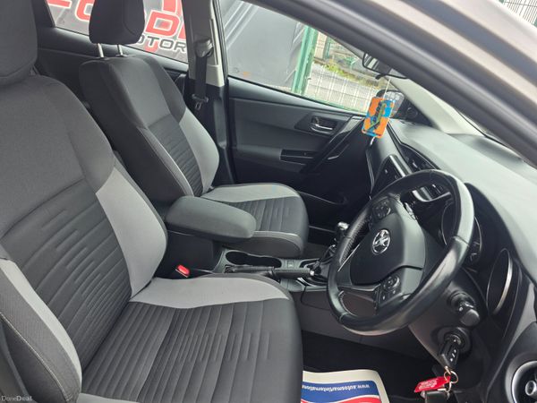 Toyota Auris 2017 396900386