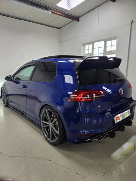 2015 Volkswagen Golf R, 2 of 13