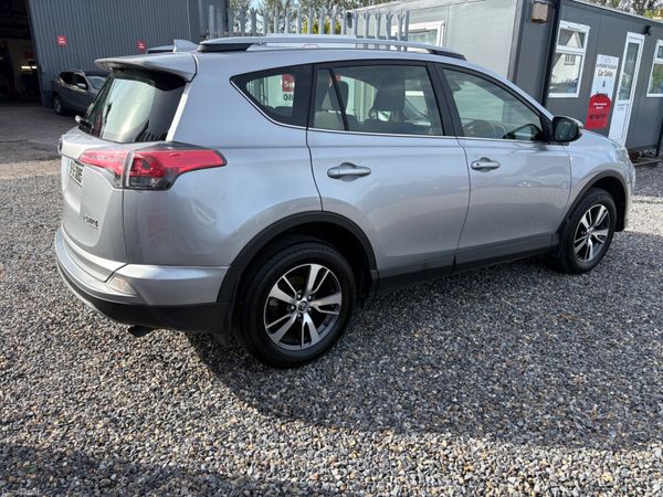 2018 Toyota RAV4 Luna sport 397040822