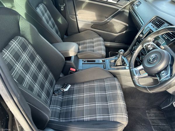 Volkswagen Golf 2016 397069212