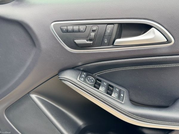 MERCEDES BENZ A180 AMG Line AUTO 2014 24000KM 397024182