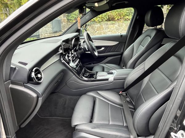 Mercedes-Benz GLC300d AMG Line Premium. NCT 03/28 397260020