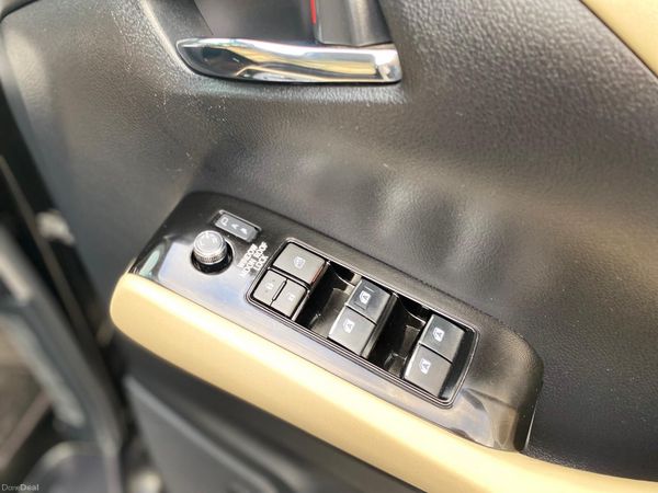 TOYOTA ALPHARD 2.5 HYBRID E-FOUR (8 SEATER) 397301400