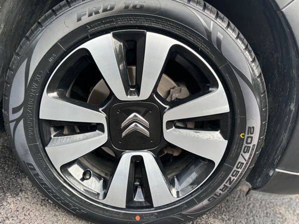 Citroen C3  Automatic Petrol in showroom condition 397421976