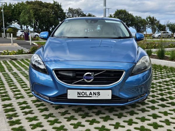2016 Volvo V40 SE LUX, 4 of 27