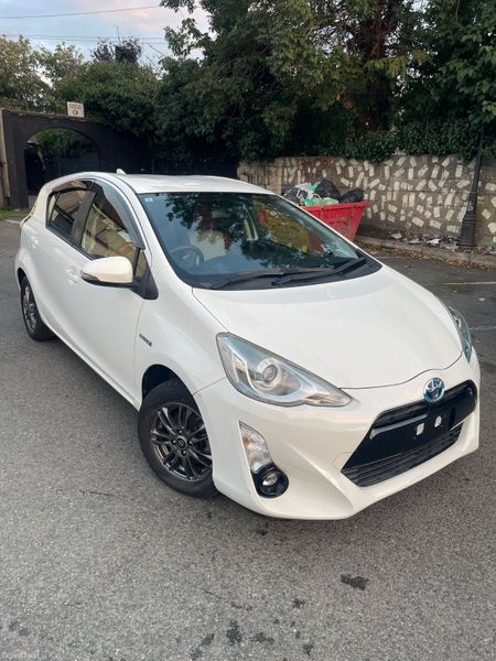 Toyota Aqua Hatchback, Petrol Hybrid, 2015, White