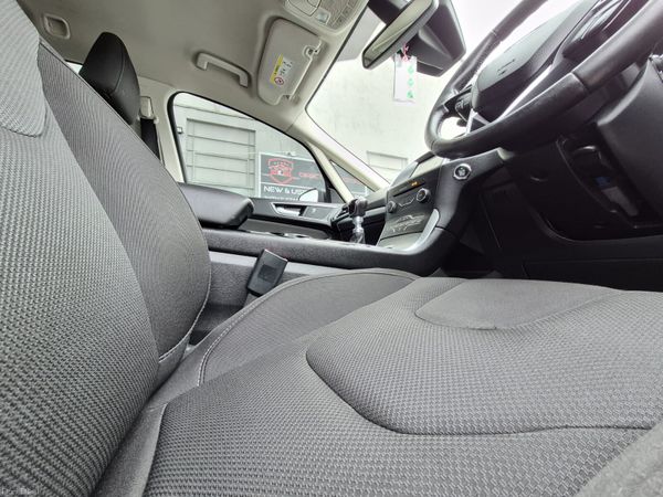 2017(172)  Ford S-Max (Titanium spec) 397532664