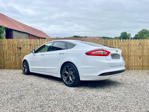 Ford Mondeo 2018 top of the range titanium 397738244