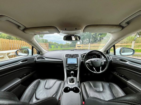 Ford Mondeo 2018 top of the range titanium 397738222