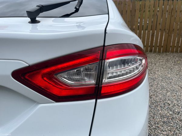 Ford Mondeo 2018 top of the range titanium 397738232