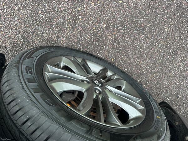 Hyundai ix35 Executive ( low kilometres) 397841138