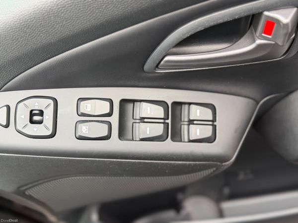 Hyundai ix35 Executive ( low kilometres) 397842240