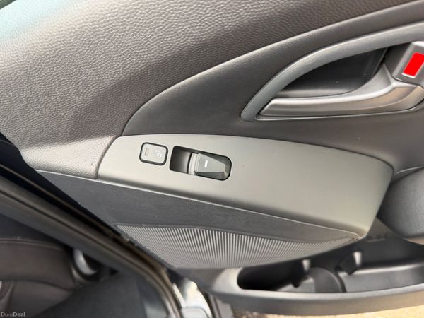 Hyundai ix35 Executive ( low kilometres) 397842272